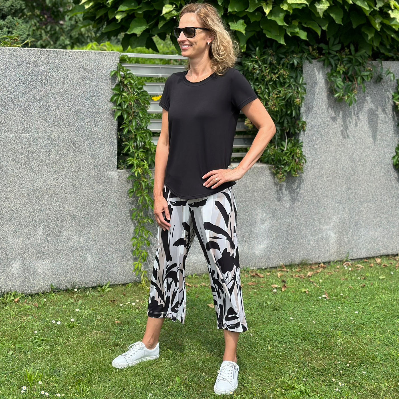 Dámské široké letní 3/4 kalhoty