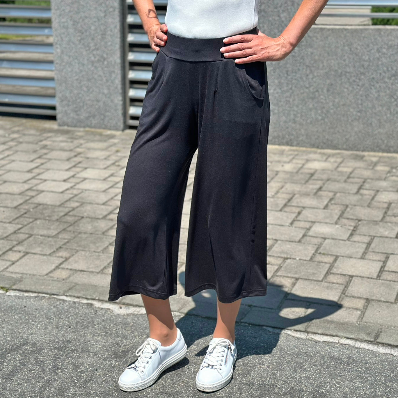 Dámské široké letní 3/4 kalhoty