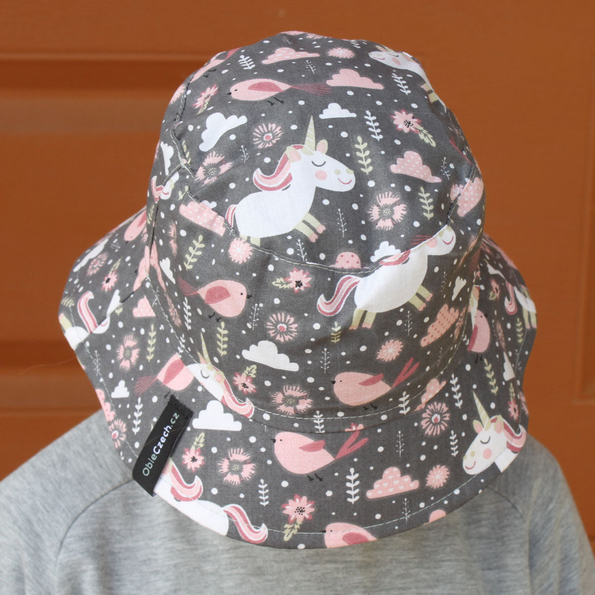 Klobouk šedý s ptáčky a jednorožci