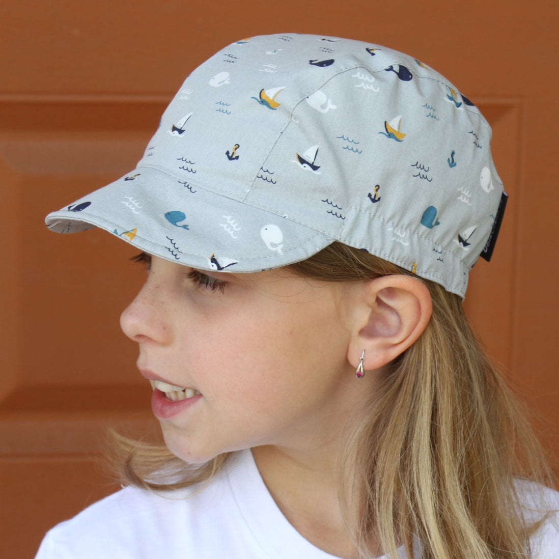 Kšiltovka šedá velryby a loďky