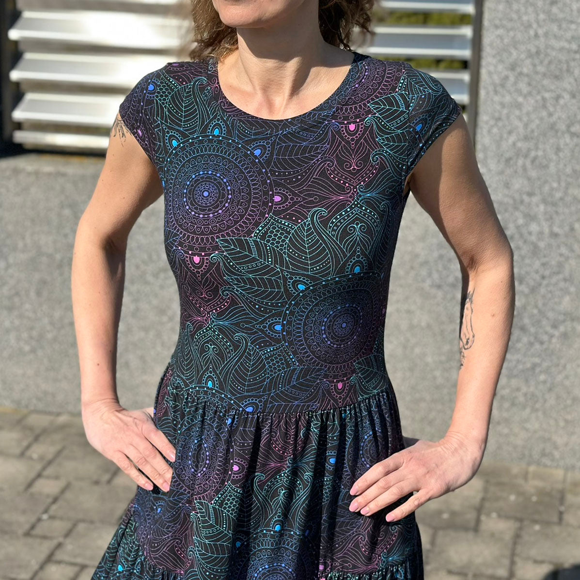 Šaty Tiffany černé mandaly