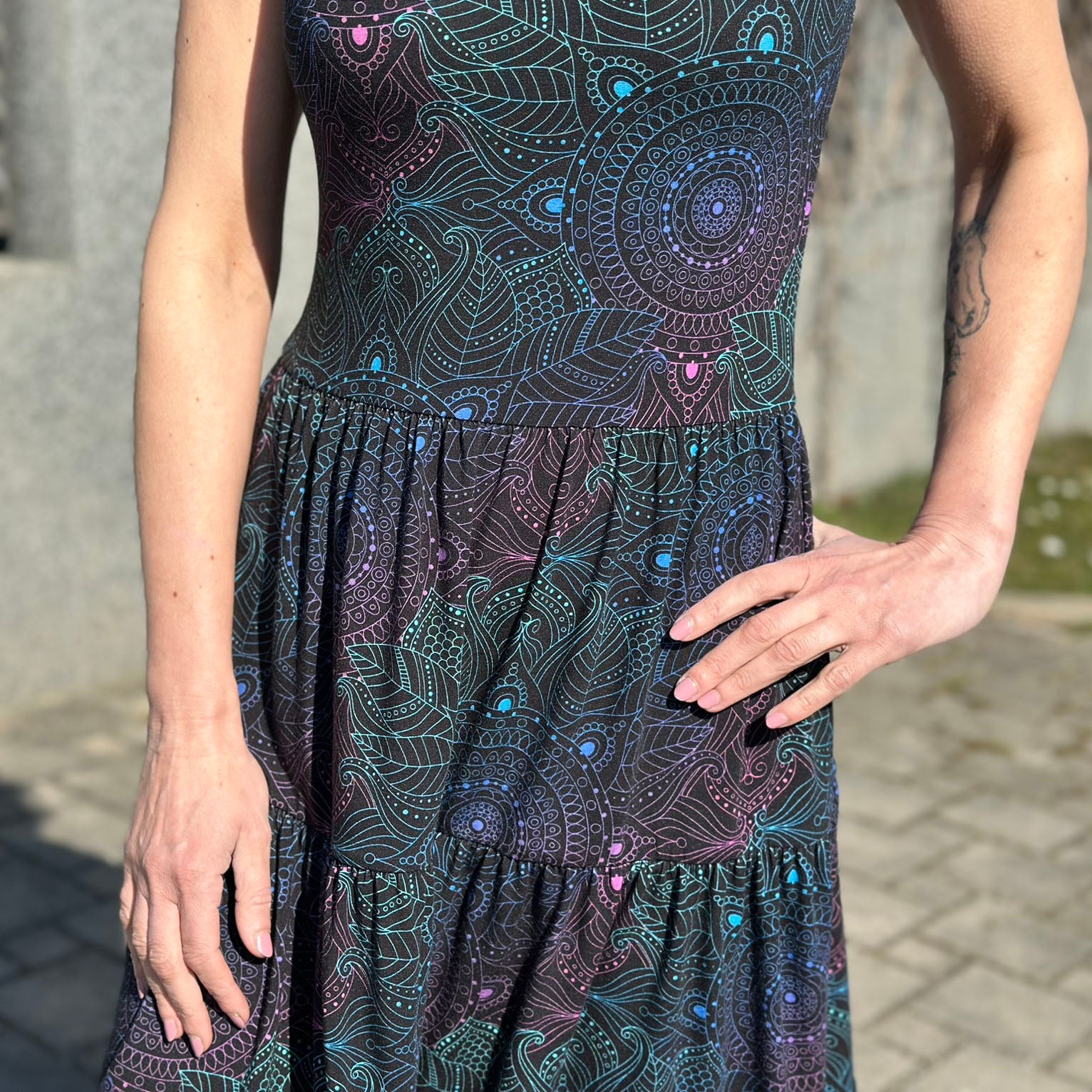 Šaty Tiffany černé mandaly