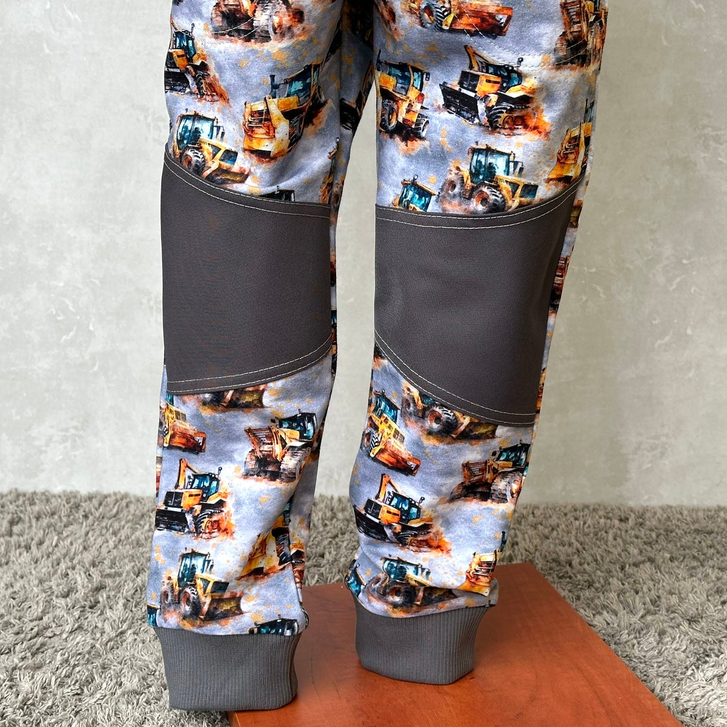 Tepláky šedé s bagry