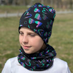 Zimní čepice černá s duhovými srdíčky Mia