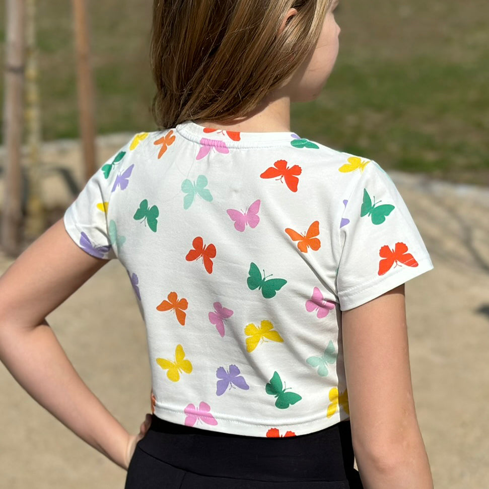 Crop top bílý s pastelovými motýlky