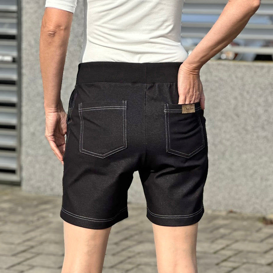 Černé dámské kraťasy s kapsami