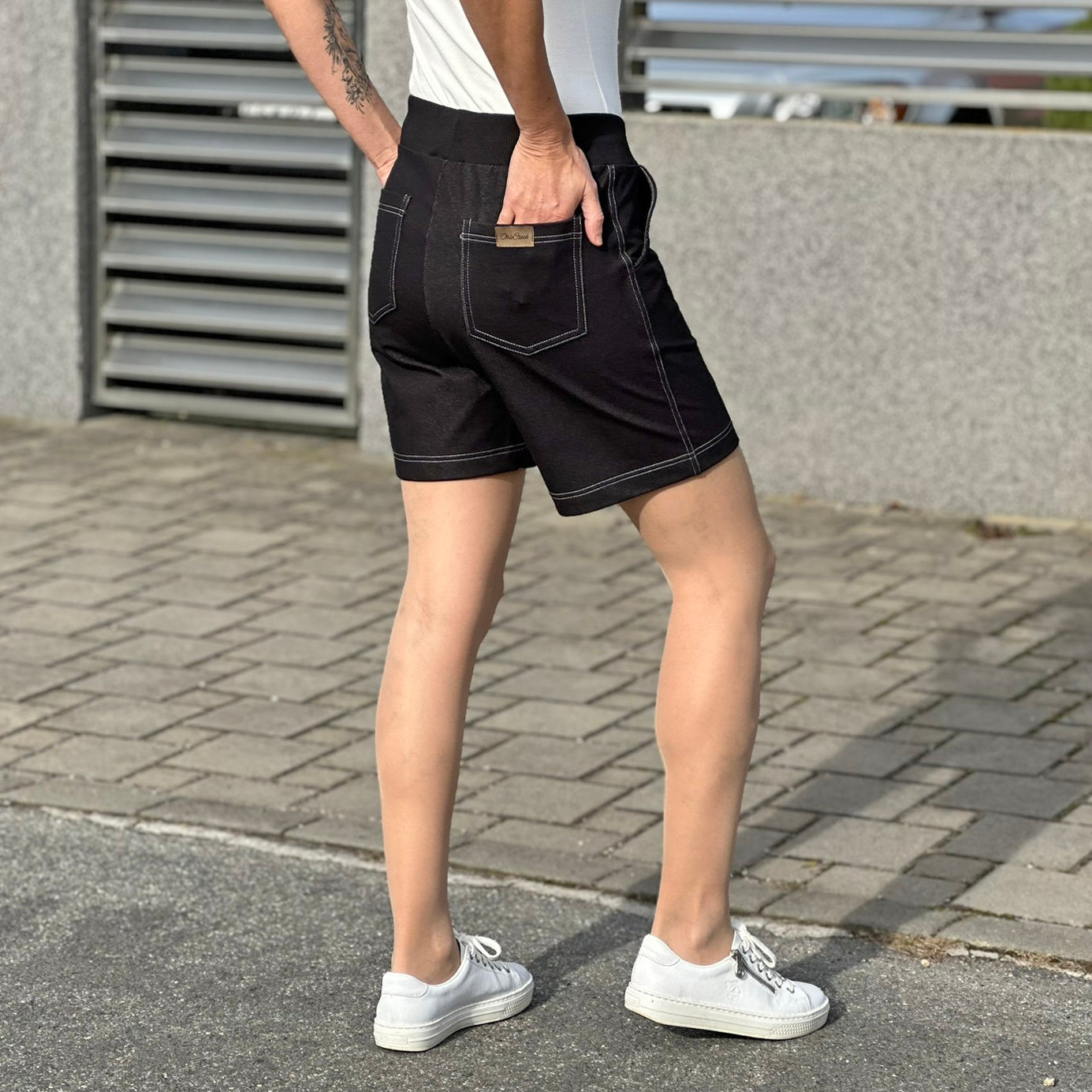 Kraťasy černé pro dámy
