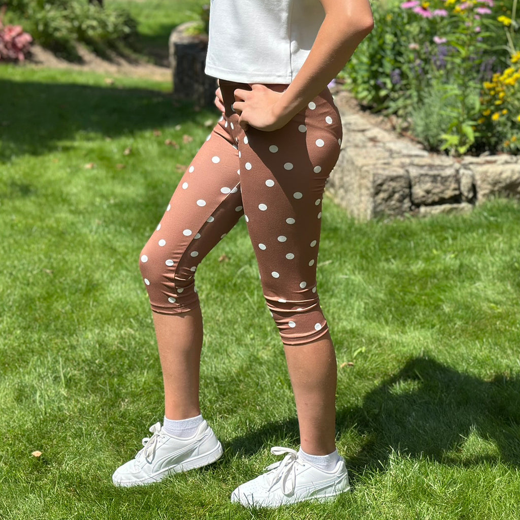 Letní legíny puntíčky na hnědé
