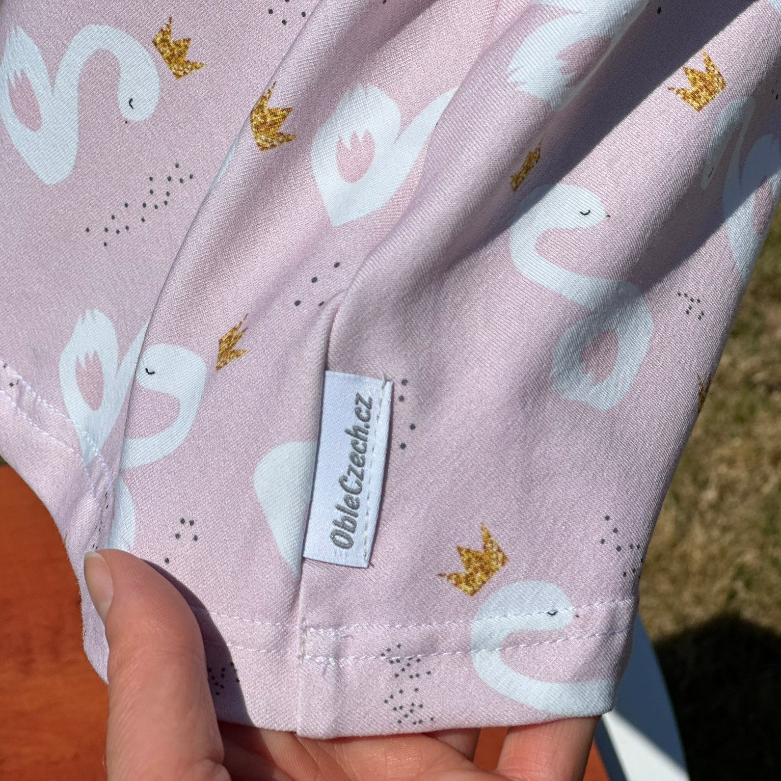 Letní šaty Lily světle růžové labutě