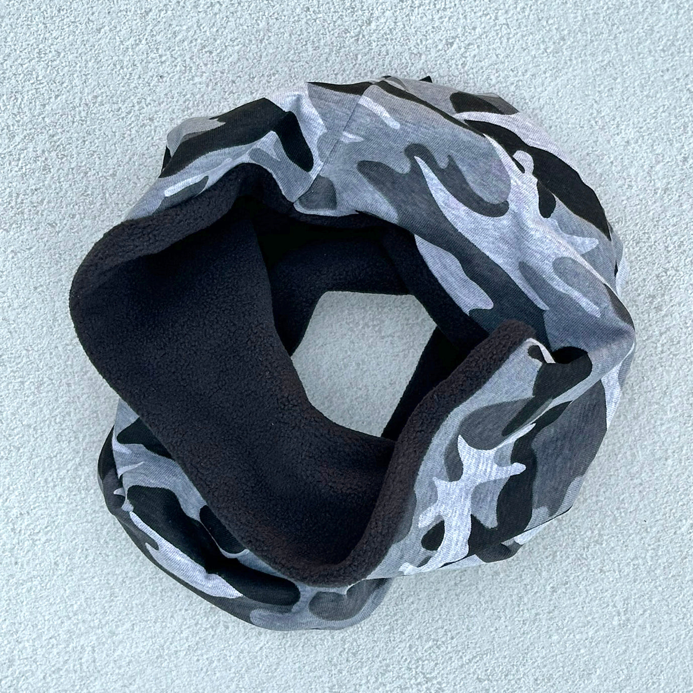 Jarní/podzimní nákrčník šedý maskáč Ema