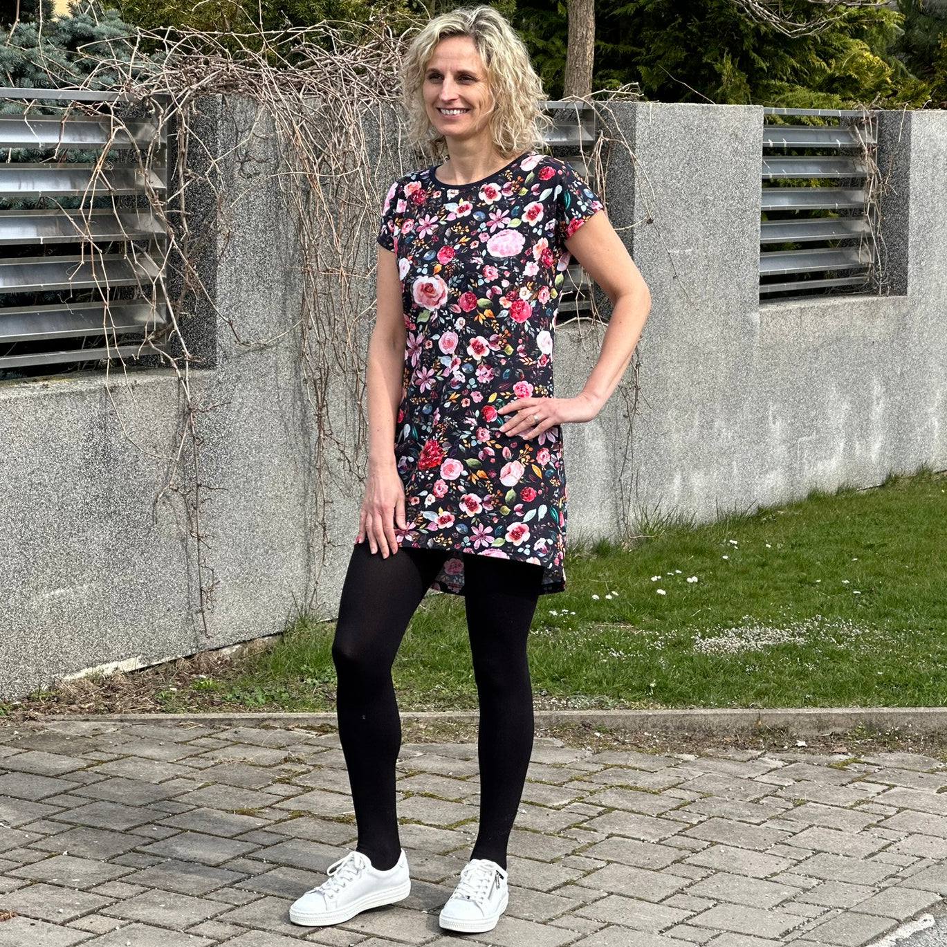 Tunika Violet tmavě modrá s růžemi