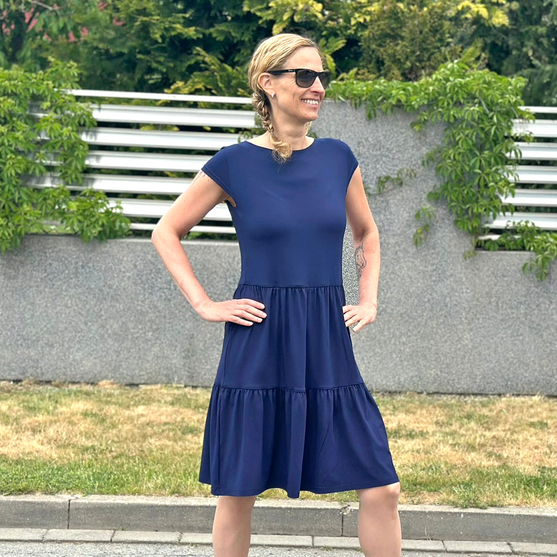 Šaty Tiffany tmavě modré