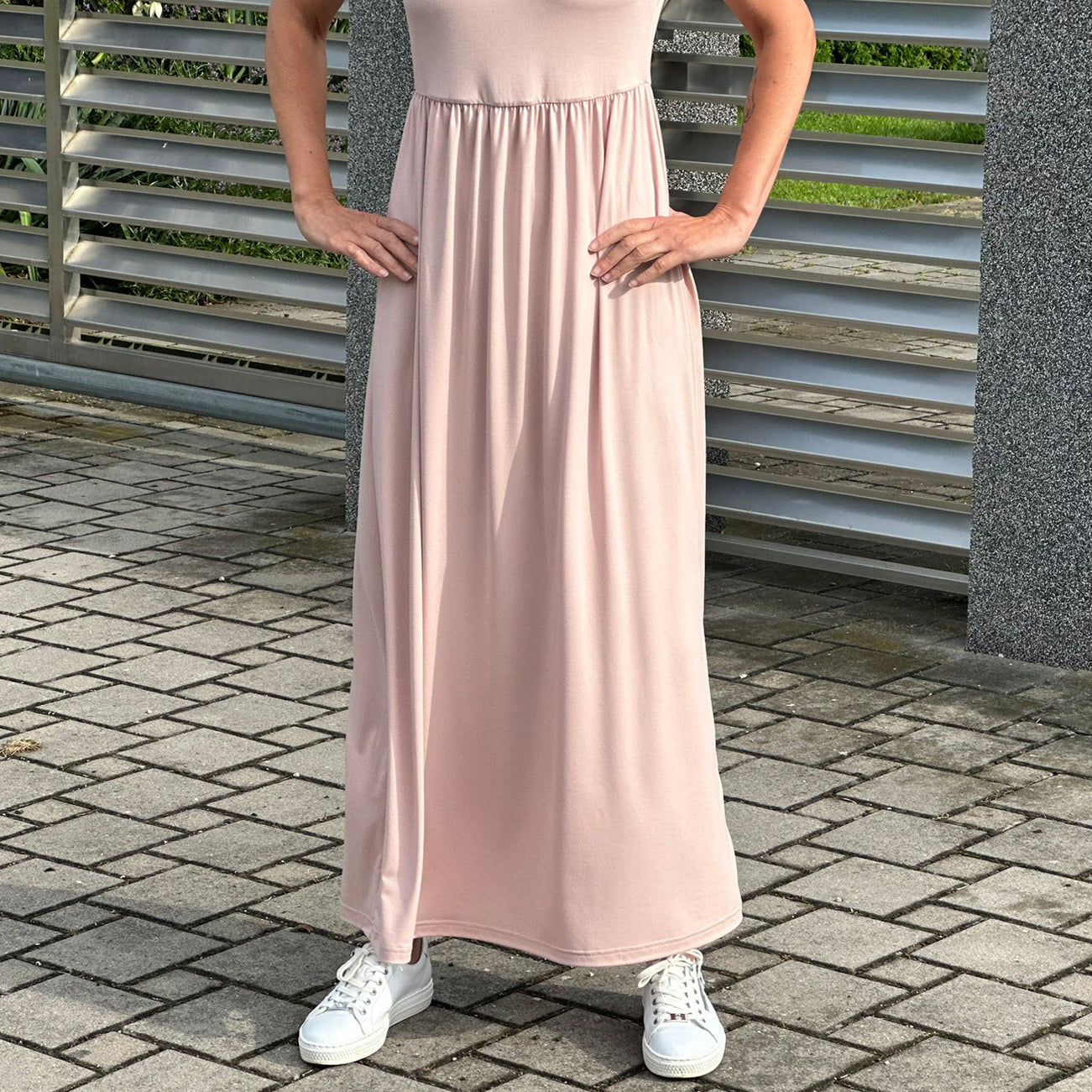 Šaty Sue maxi pudrové