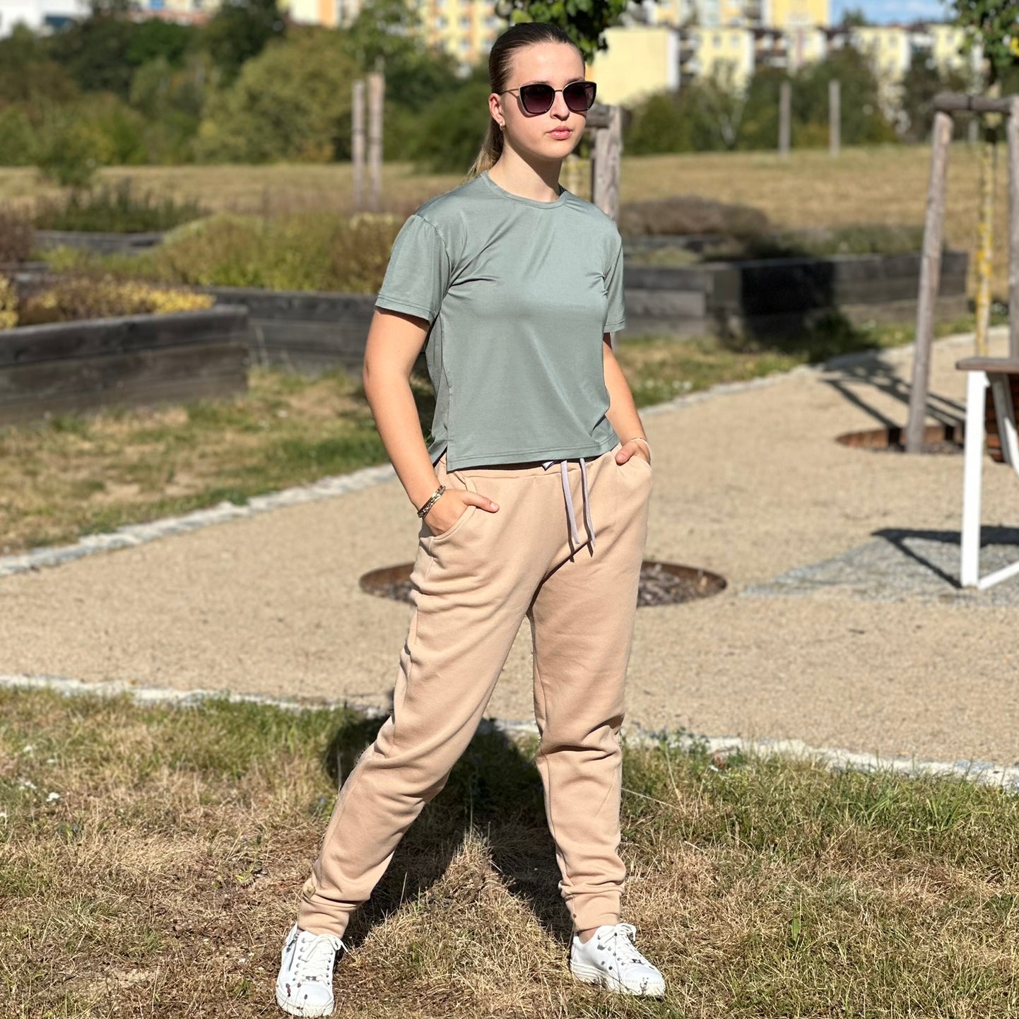 Tepláky Merch béžové