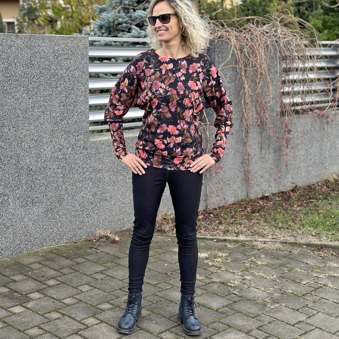 Triko Grace černé s barevnými květy