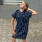 Letní mikinové šaty Daniela černé s duhovými srdíčky