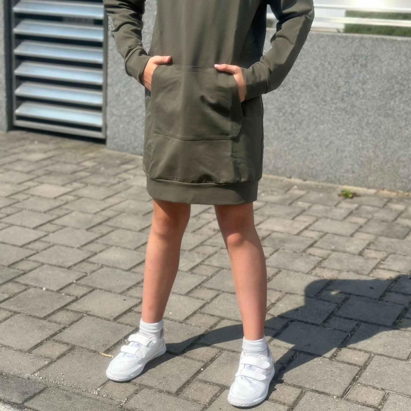 Mikinové šaty Daniela olivové