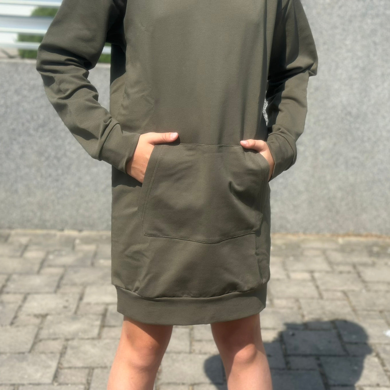 Mikinové šaty Daniela olivové