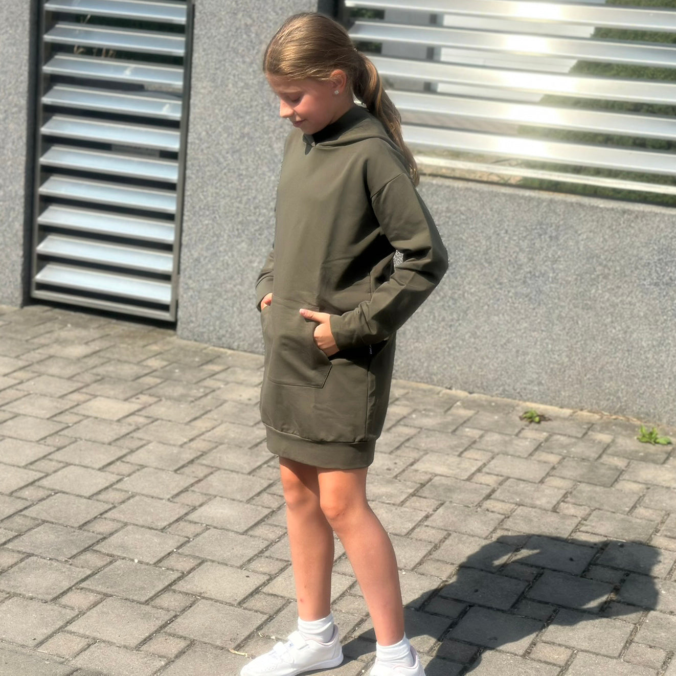 Mikinové šaty Daniela olivové
