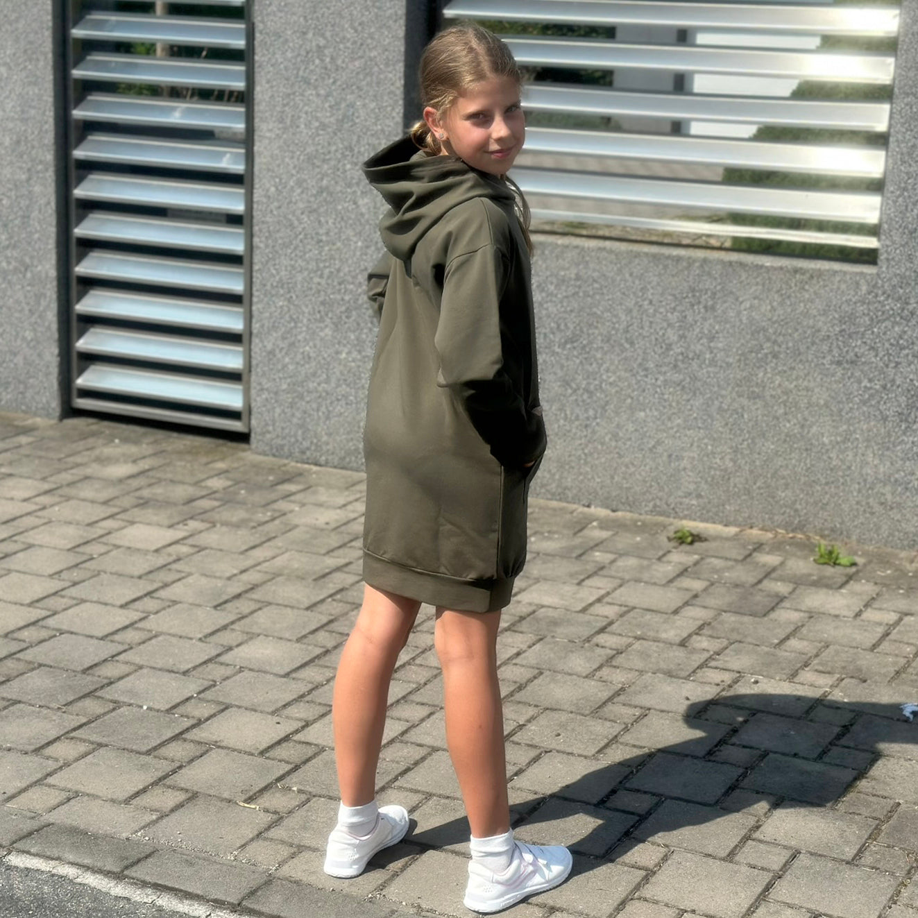 Mikinové šaty Daniela olivové