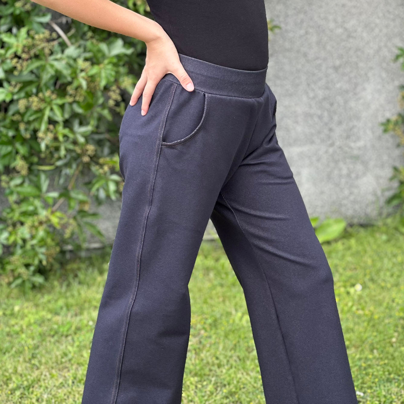 Široké kalhoty denim tmavě modré