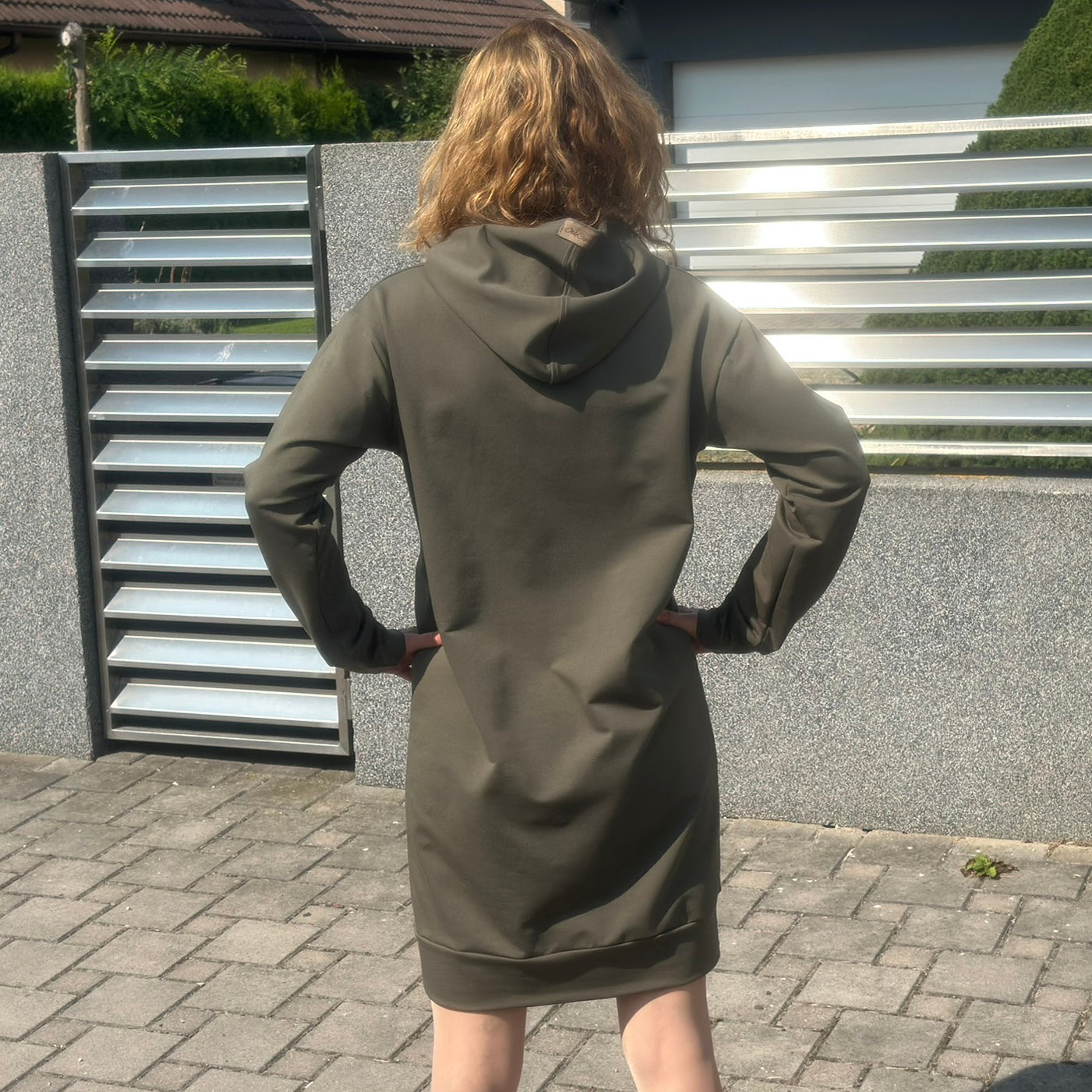 Mikinové šaty Daniela olivové