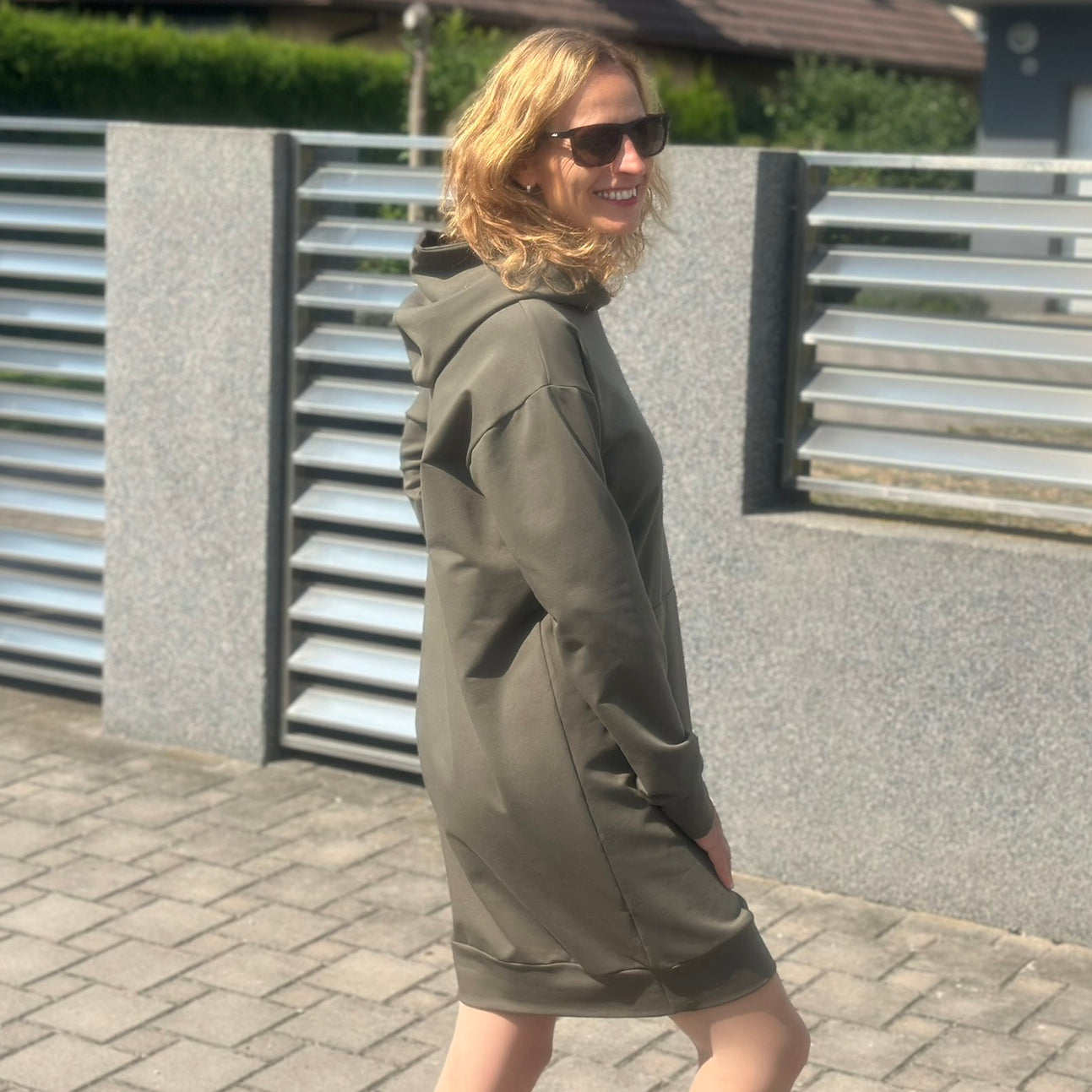 Mikinové šaty Daniela olivové