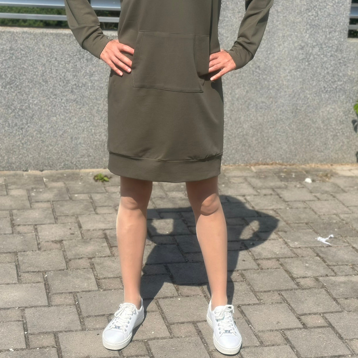 Mikinové šaty Daniela olivové