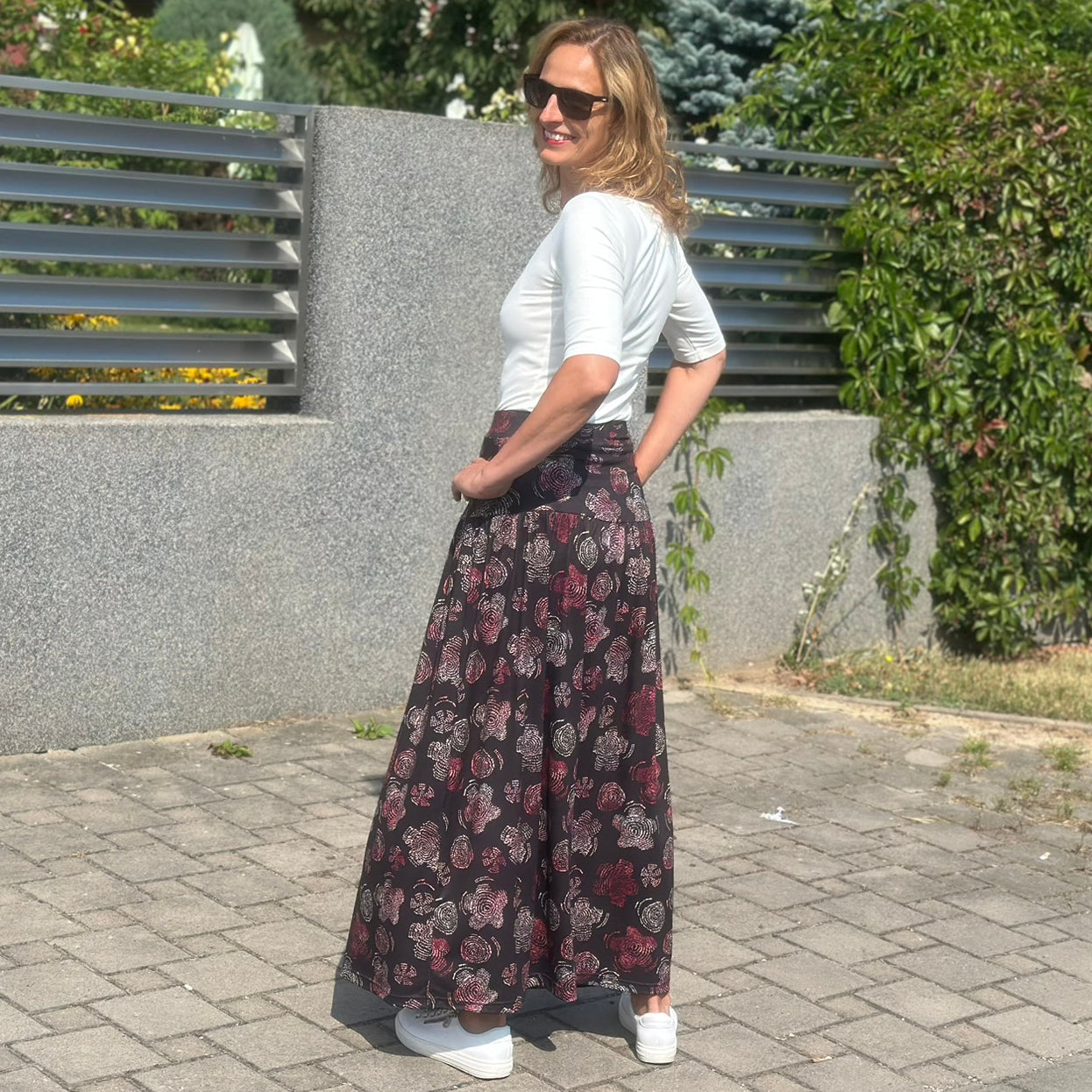 Dlouhá sukně Daisy černá s květy