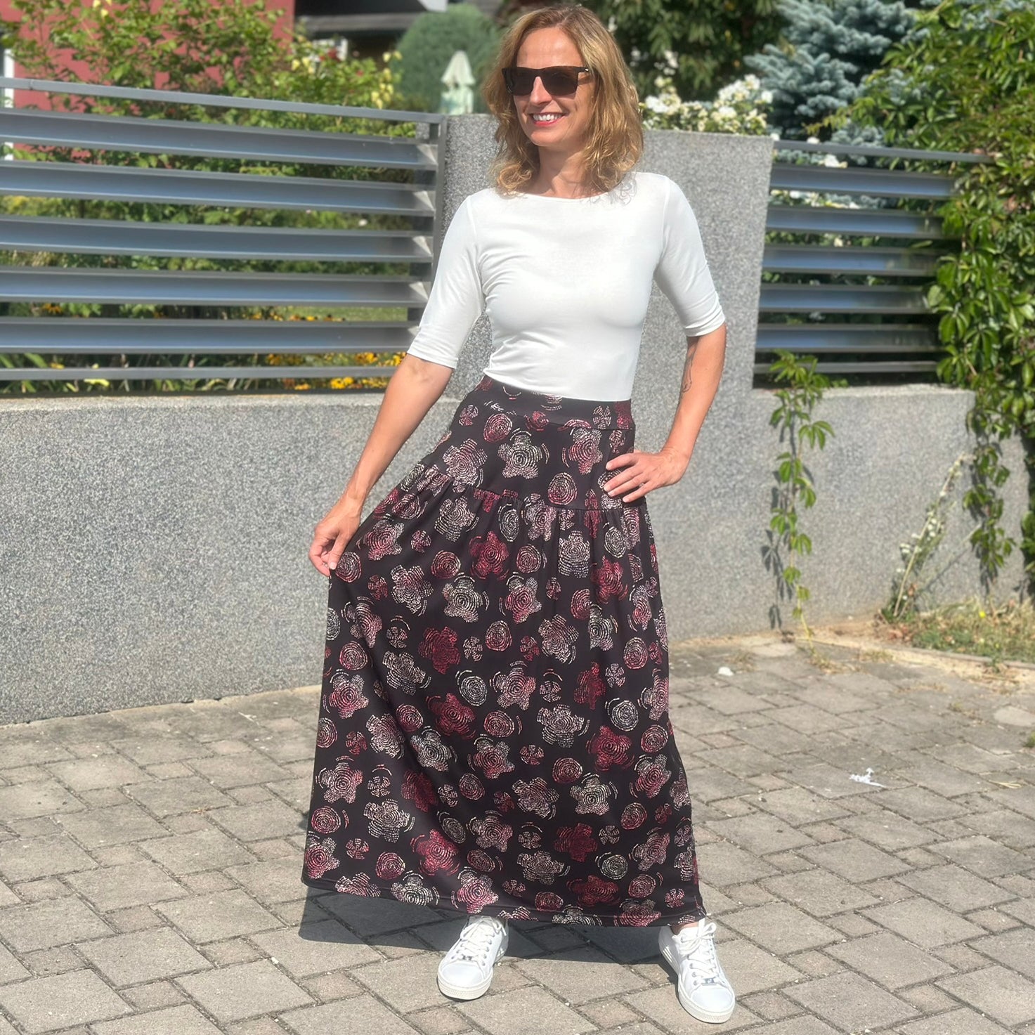 Dlouhá sukně Daisy černá s květy