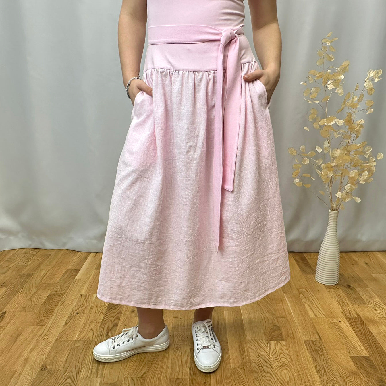 Dámské letní šaty s dlouhou sukní