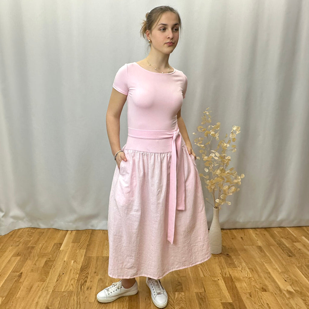 Růžové dámské šaty