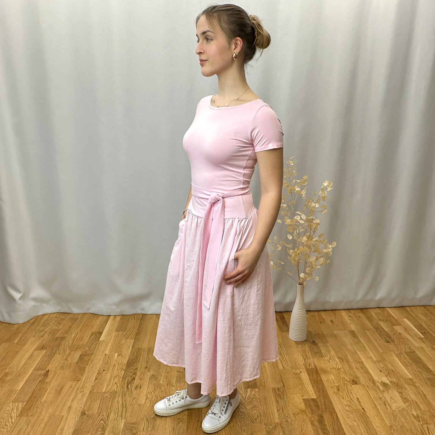 Letní šaty pro mladé dámy