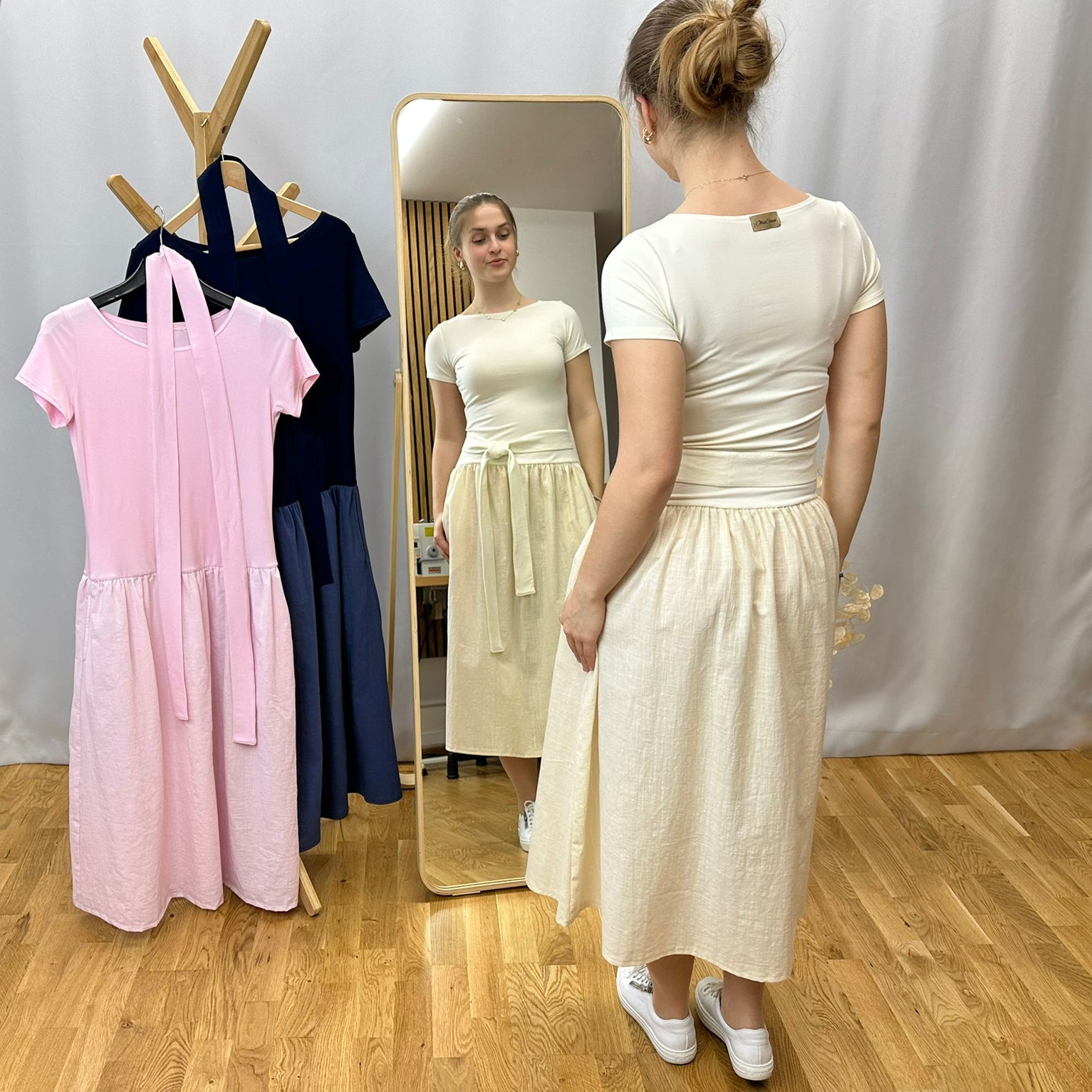 Lněné letní šaty béžové dámské