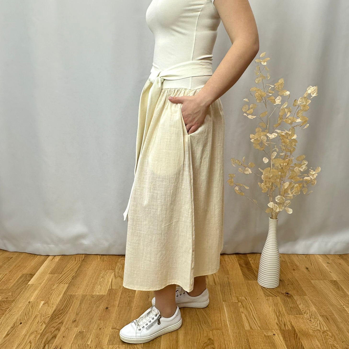 Letní šaty dámské béžové šití na míru