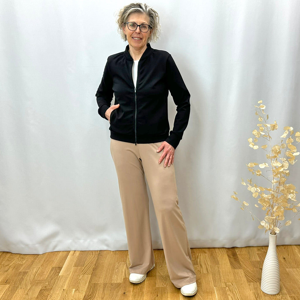 Krátká černá bundička na zip bavlněná