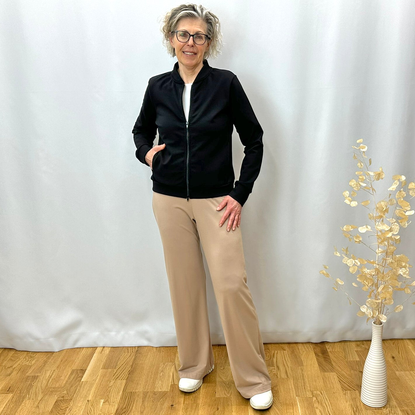 Krátká černá bundička na zip bavlněná