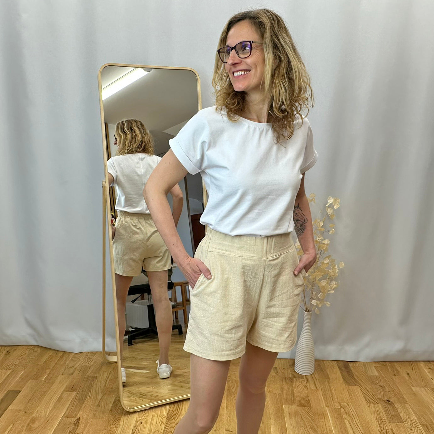 Dámské béžové kraťasy ze lnu