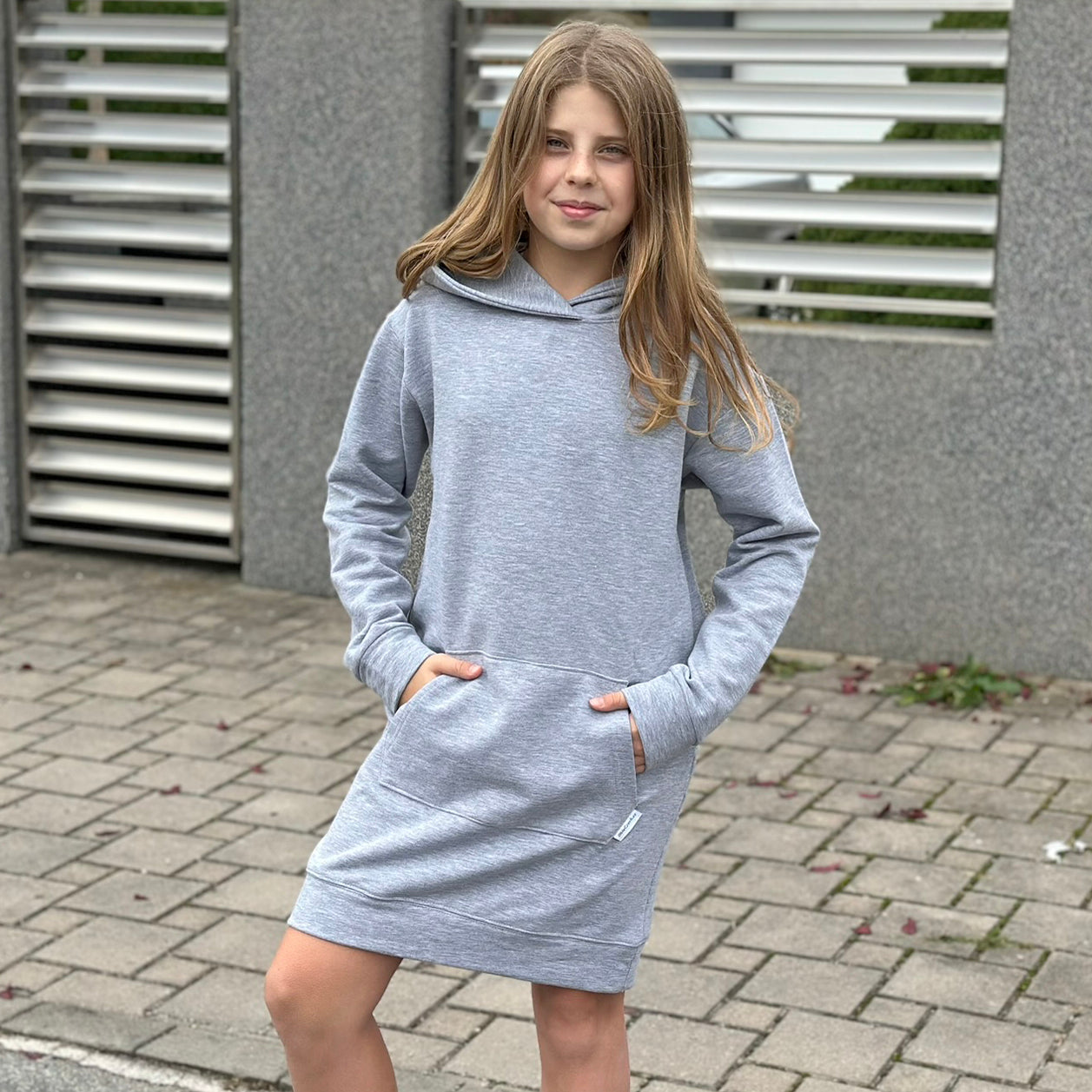 Mikinové šaty Daniela světle šedý melír