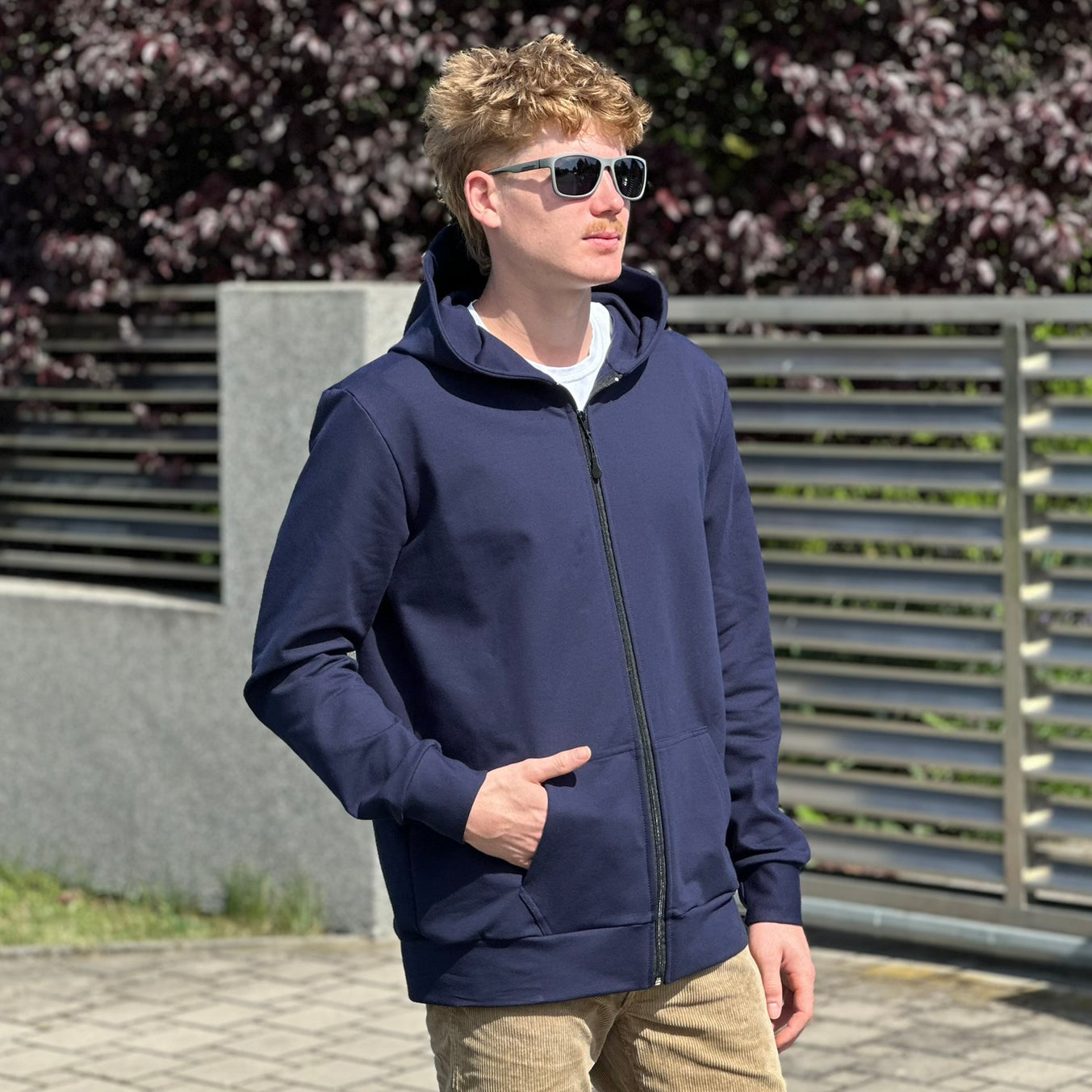 Pánská mikina na zip s kapucí tmavě modrá