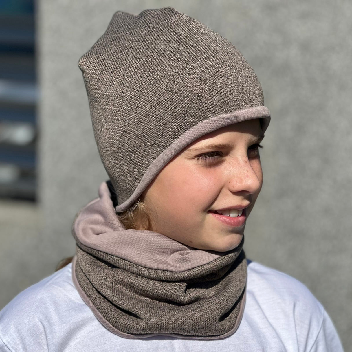 Zimní nákrčník taupe melír Bára