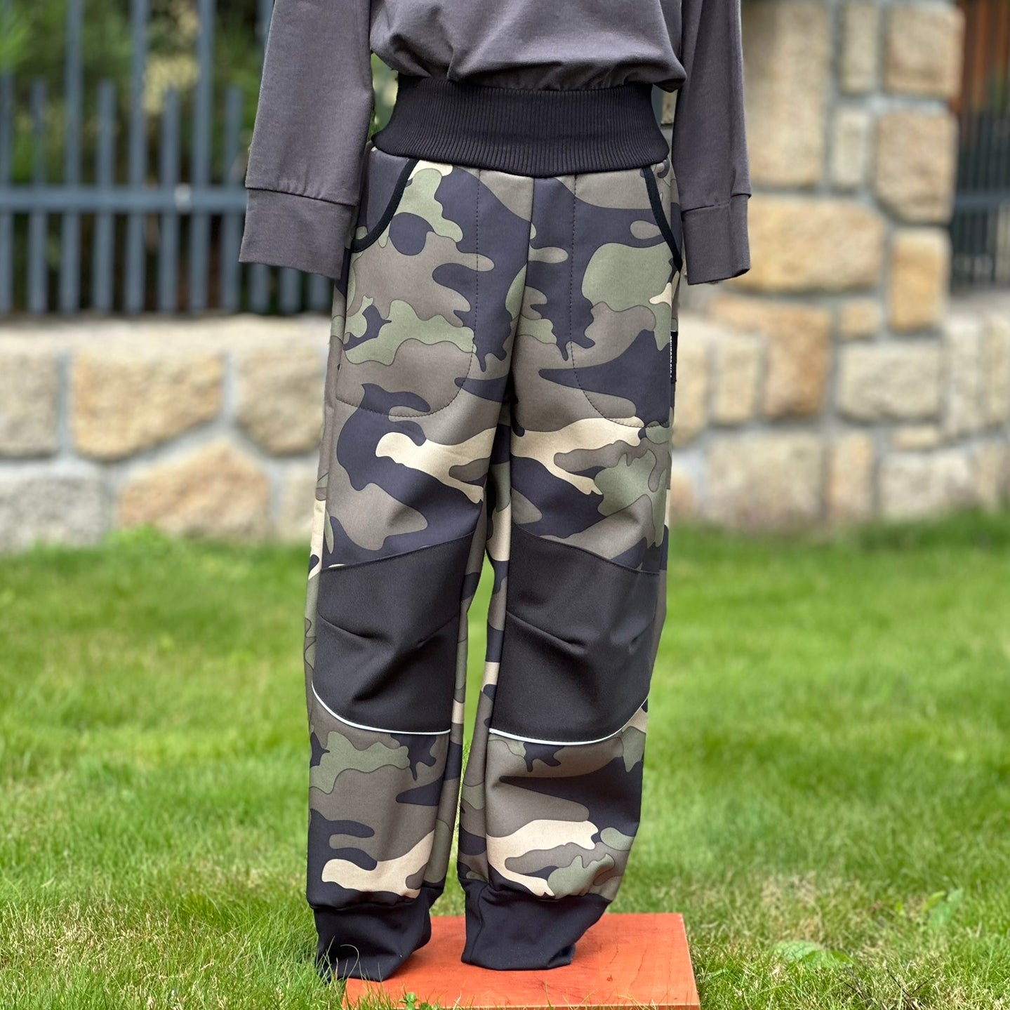 Zimní softshell kalhoty olivové maskáč